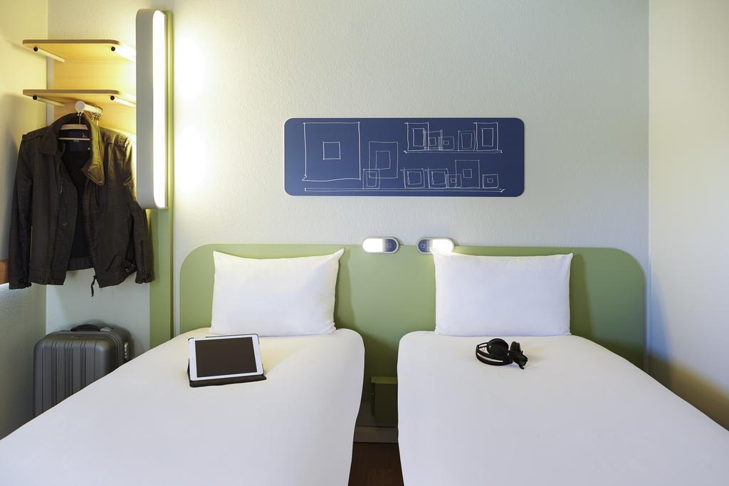Ibis Budget Cergy St Christophe Екстериор снимка